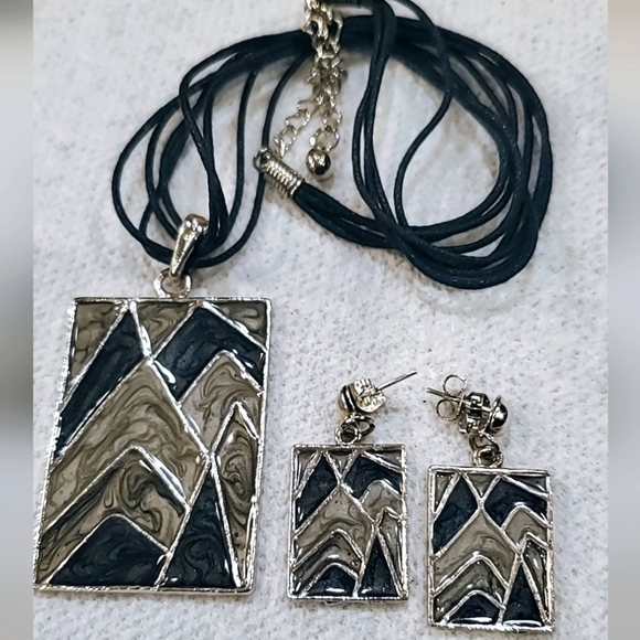 Black Cord Earring and Pendant Necklace Set 🌴 - Picture 1 of 8